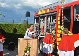Banner Fahrzeugweihe mit Gartenfest 16